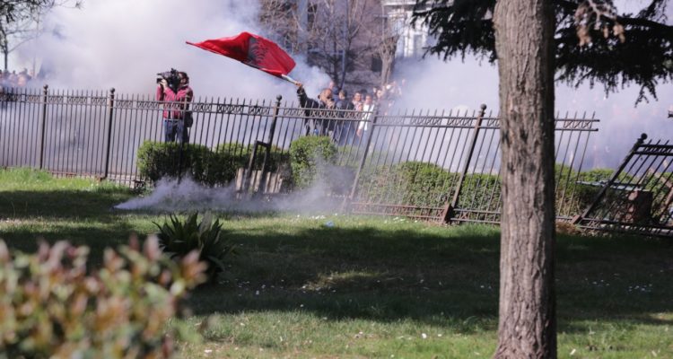 Demonstration in Tirana, opposition’s scenario, violent and peaceful?