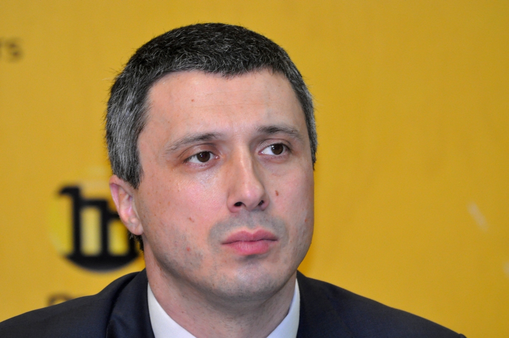 Serbian opposition continues protests, boycott