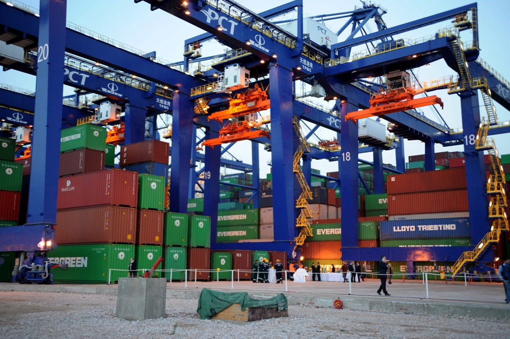 Greek trade deficit up by 56% in May