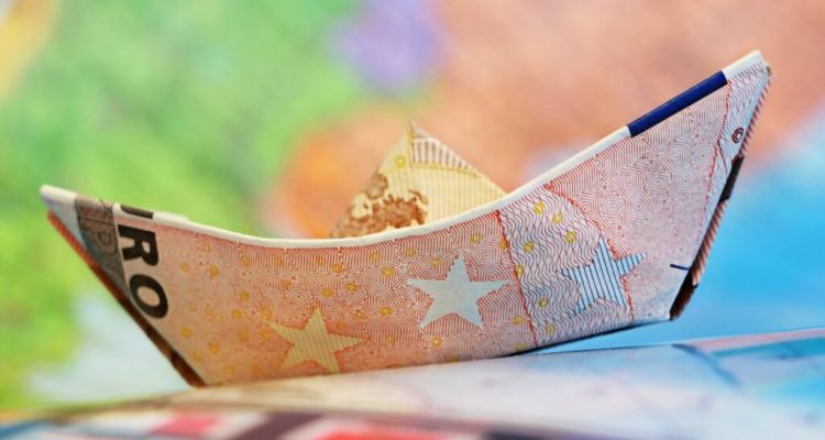 The uncertainties and the growth of the Greek economy