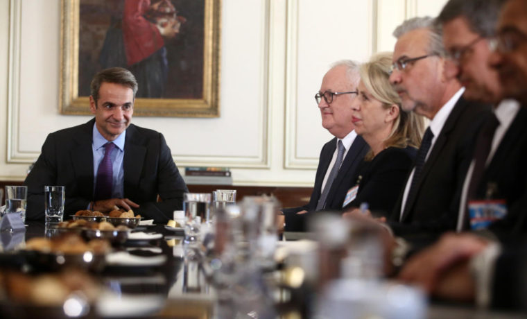 Mitsotakis to the Bankers: We cannot accept the increases