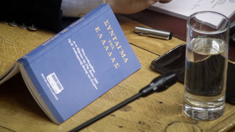 MPs vote to amend Greek constitution