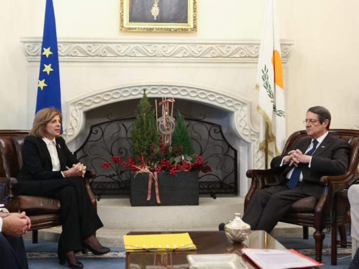Anastasiades met with EU Commissioner for Health and Food Safety
