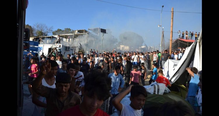 Refugees and immigrants protest in Lesvos and violence erupts