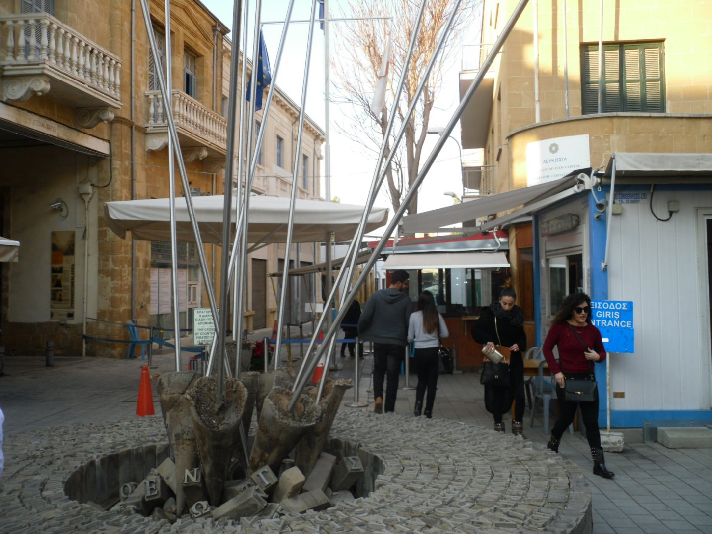 Cyprus: The temporary blockade of passage from the barricades continues
