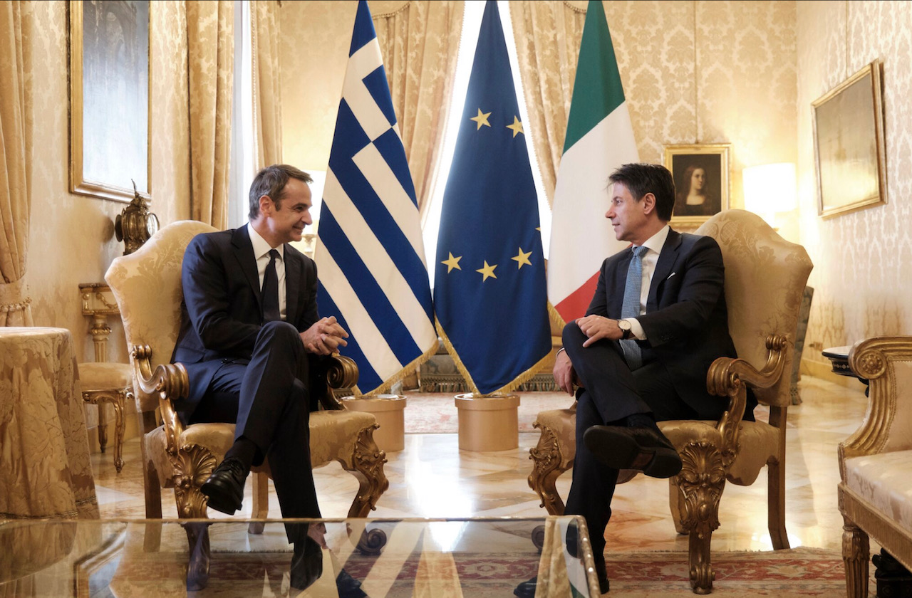 Greece: Mitsotakis contacts Conte over the phone