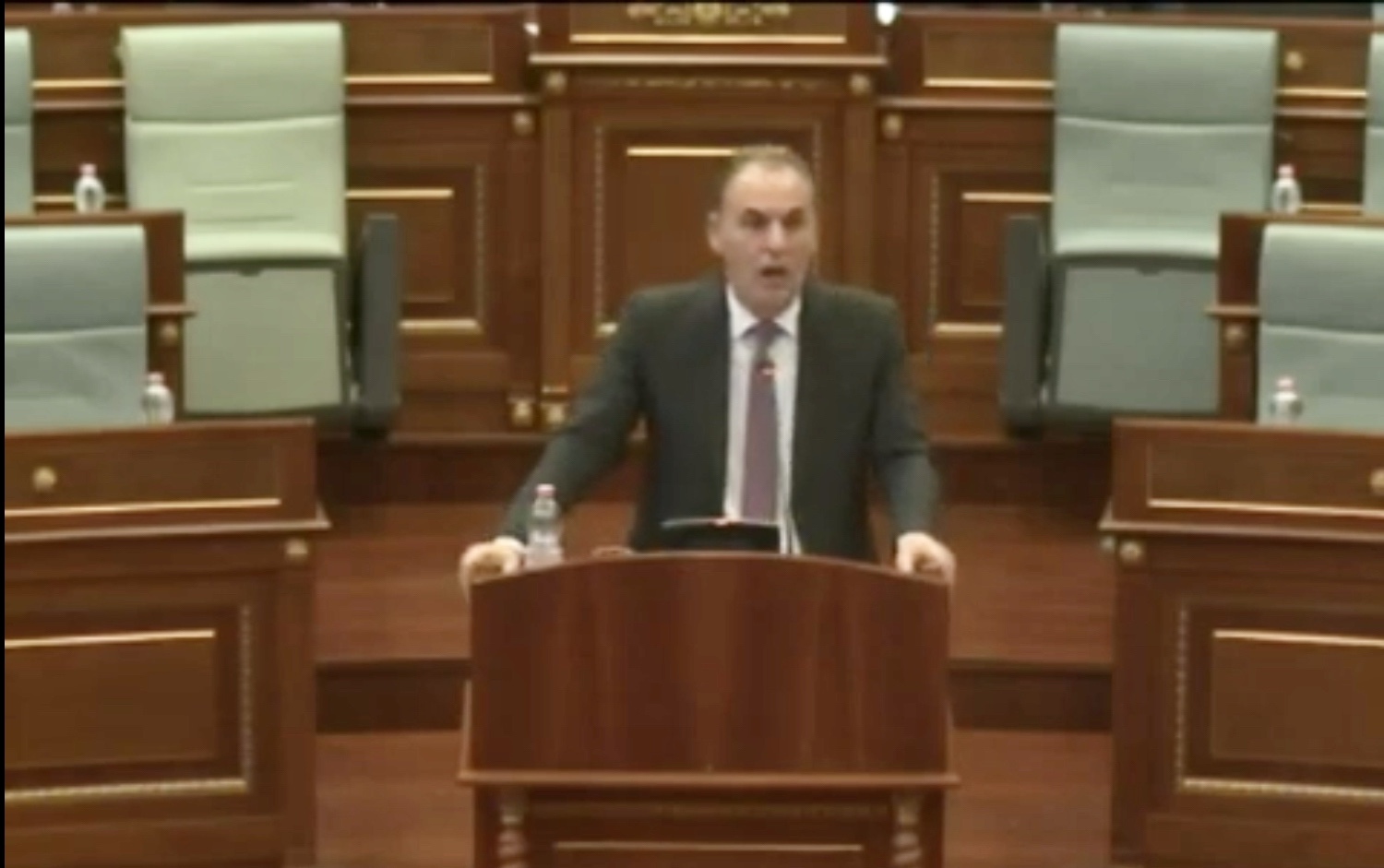 Kosovo: Hoti presents his government’s program
