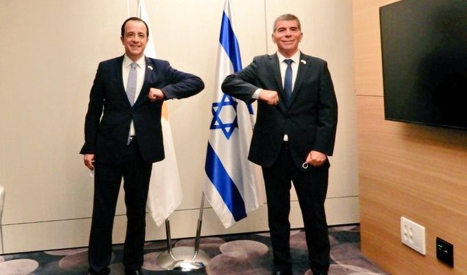 Cyprus: Christodoulides meets with Ashkenazi in Israel