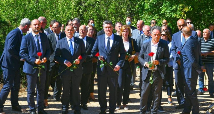 Croatia: Authorities hold commemoration of Serb victims in Grubori village