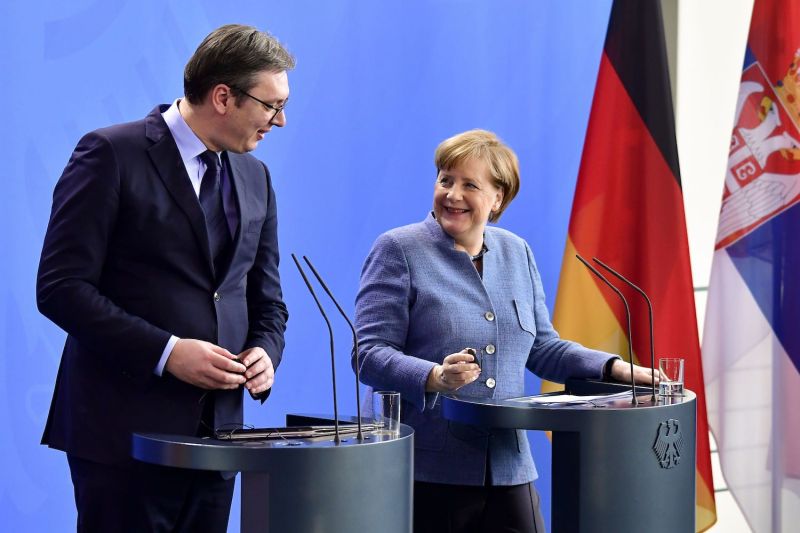 Serbia: Vučič and Merkel speak over the phone