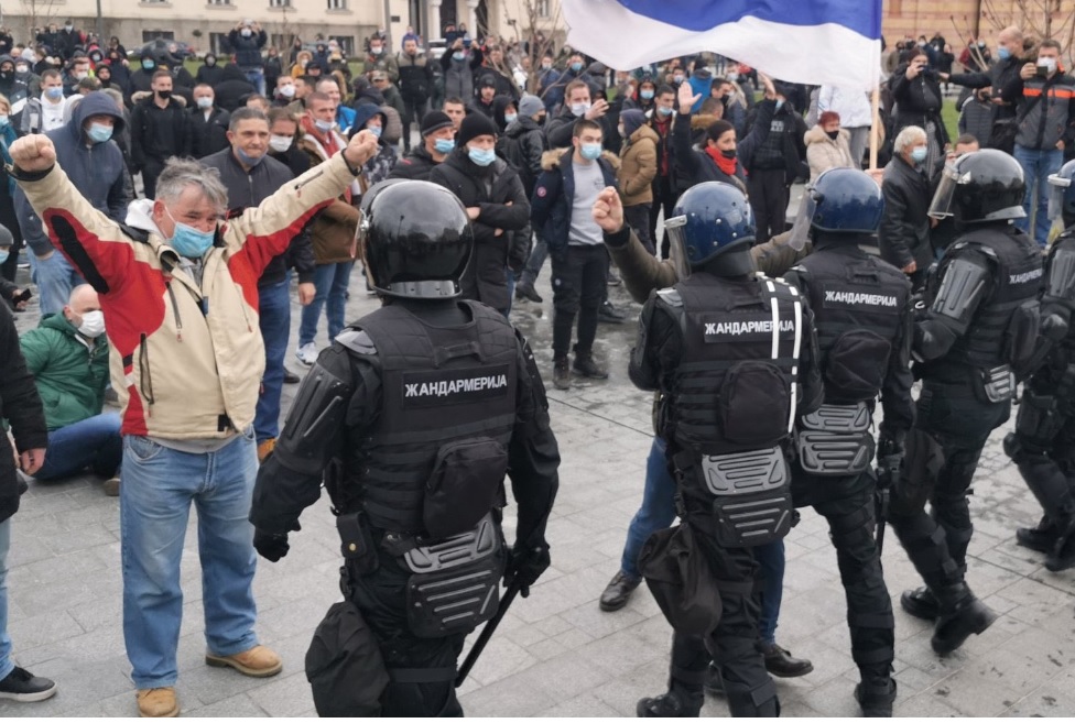 BiH: New measures trigger protests in Banja Luka