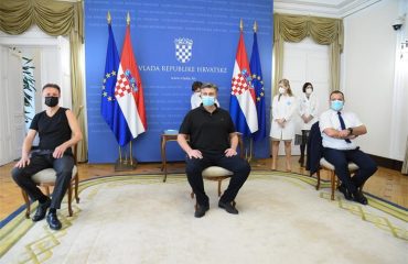 Croatia: Plenković, Jandroković, Beroš receive AstraZeneca vaccine