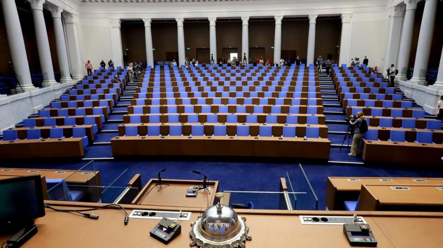 Bulgaria: Misty landscape for the formation of a government