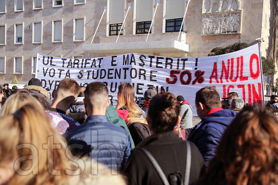Students in Albania resume their protest