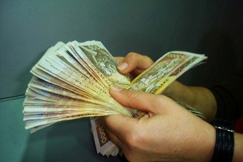 Pakësohen kreditë e këqija, bankat po i “blindojnë” me kolateral para se t’i japin