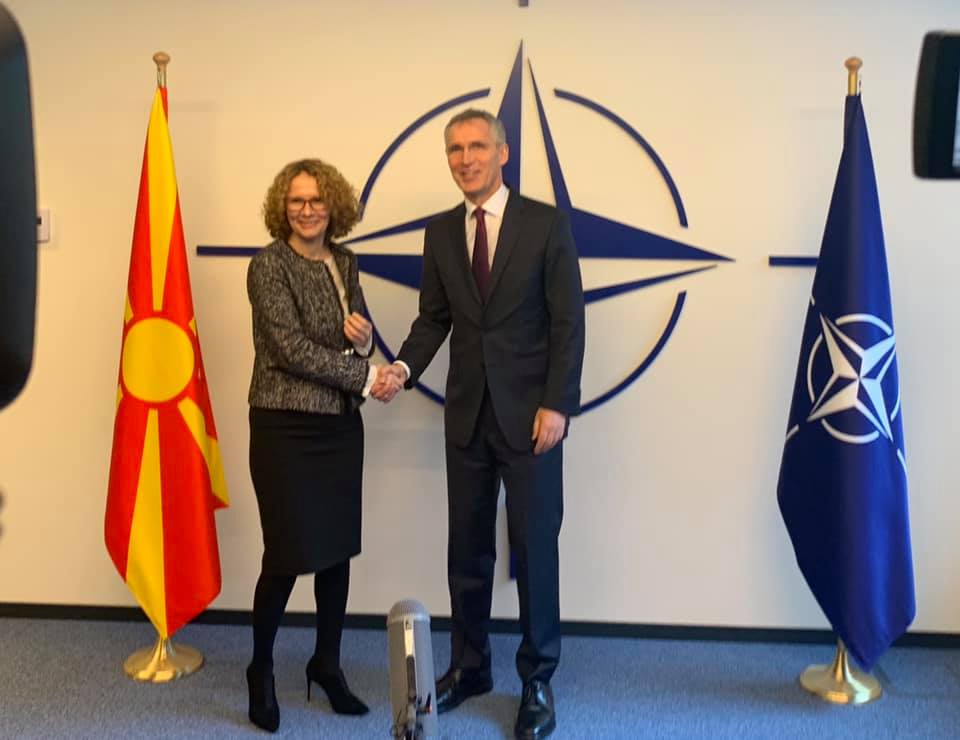 Maqedonia e Veriut ulet në tryezën e NATO-s