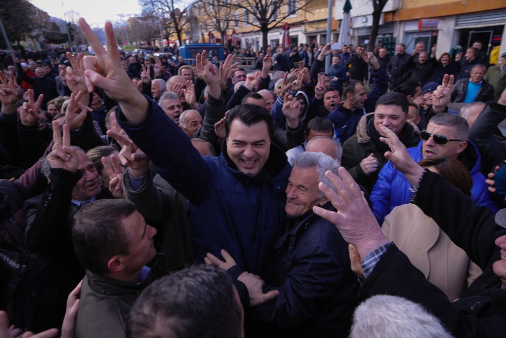 Kryetari i opozitës i jep ultimatum kryeministrit që të dorëhiqet
