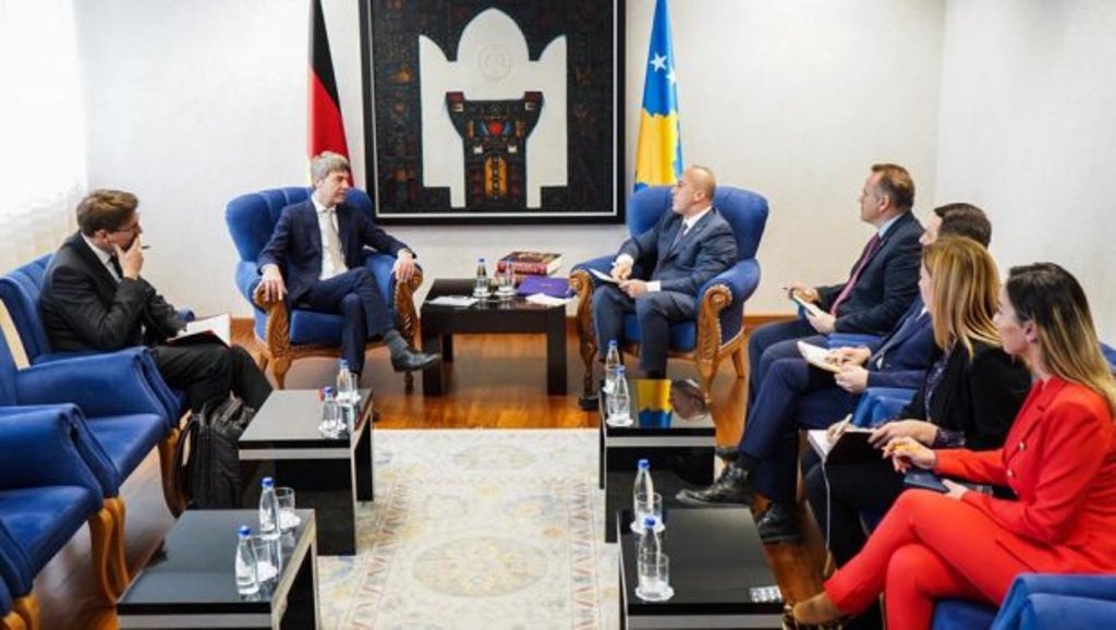 Bashkësia ndërkombëtare shton presionin ndaj Kosovës