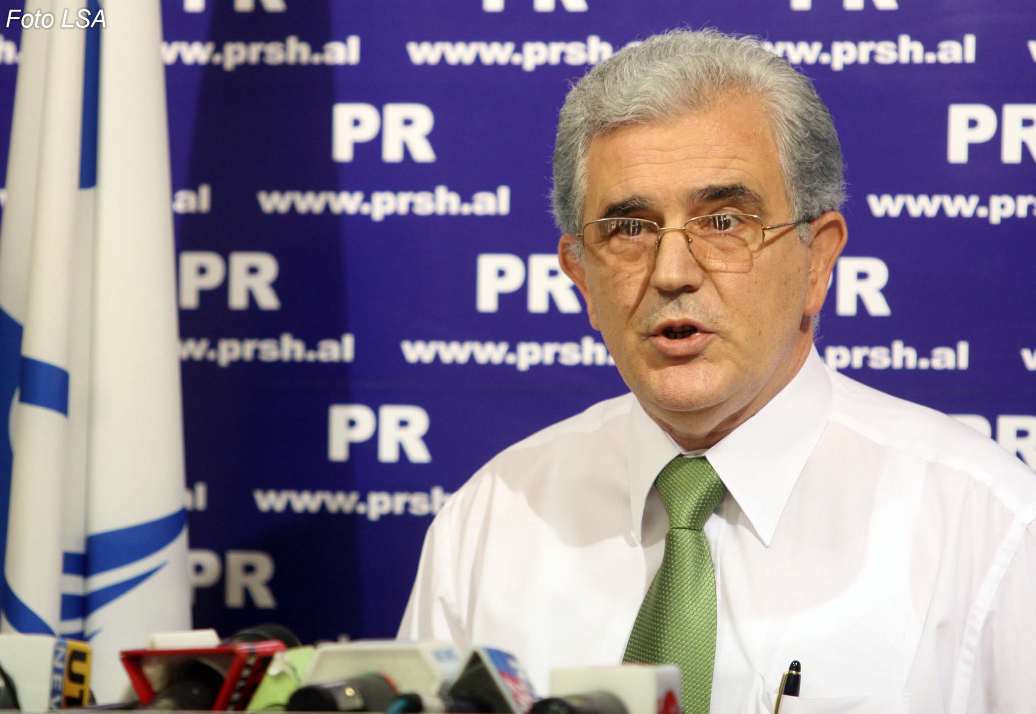 IBNA Intervistë/Jemi përpara rrethanave që kushtëzojnë zgjedhje të parakohshme në vend