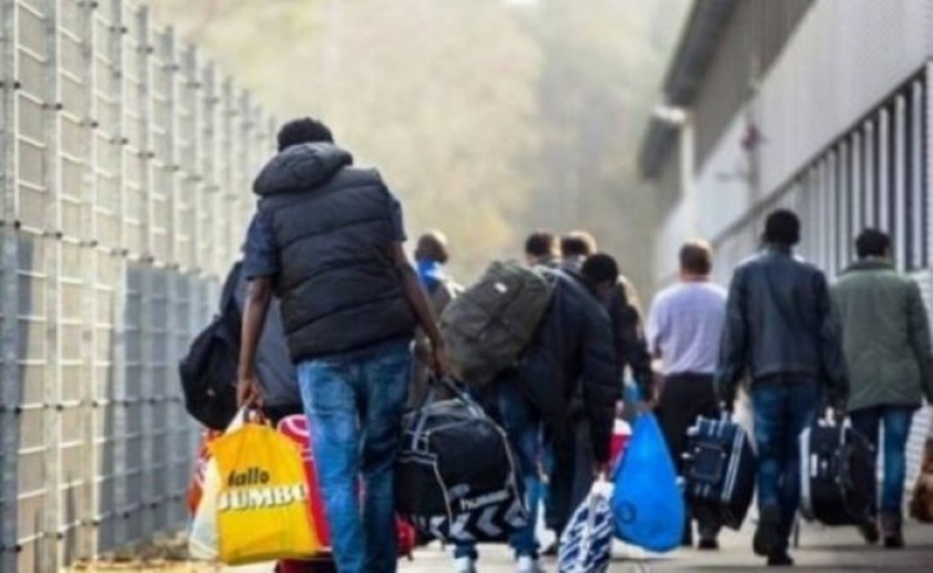 Trendi i rritjes së ikjes së qytetarëve nga vendi, pushteti dhe opozita me akuza