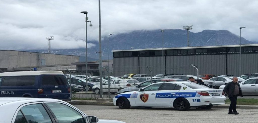 Xhaçka: Ushtria merr nën kontroll sigurinë e aeroportit