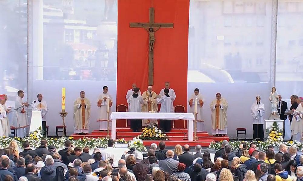 Papa Françesku në meshën në Shkup thirrje për paqe, dashuri dhe bashkëjetesë