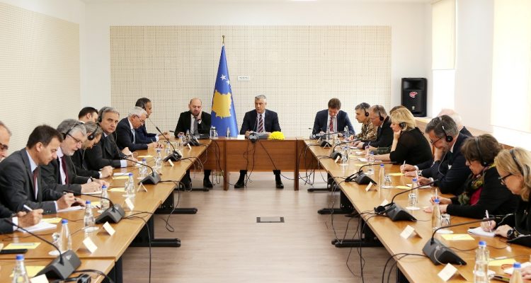 Presidenti Thaçi takoi ambasadorët dhe shefat e misioneve ndërkombëtare, kërkoi unitet ndërkombëtar për Kosovën