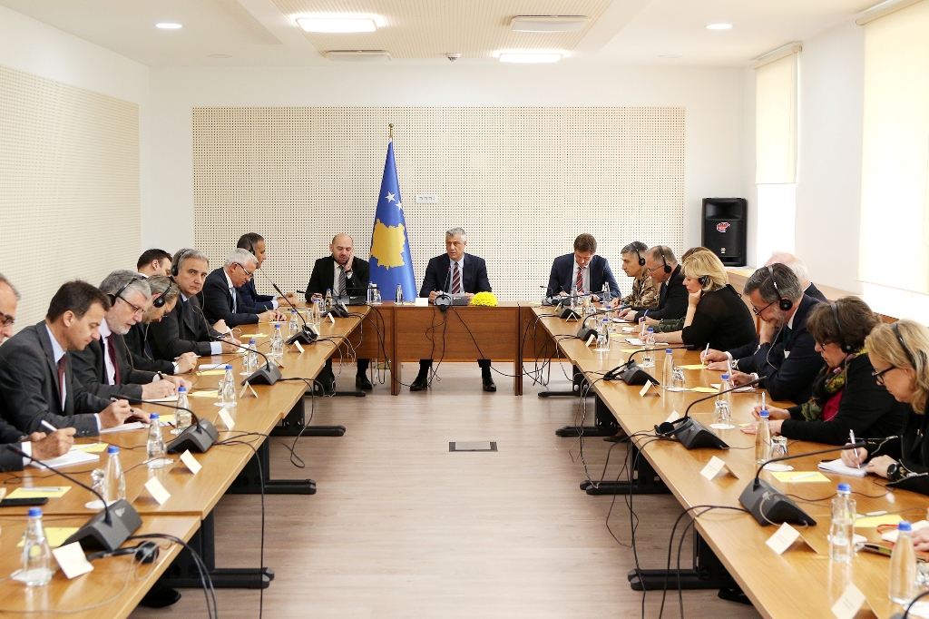 Presidenti Thaçi takoi ambasadorët dhe shefat e misioneve ndërkombëtare, kërkoi unitet ndërkombëtar për Kosovën