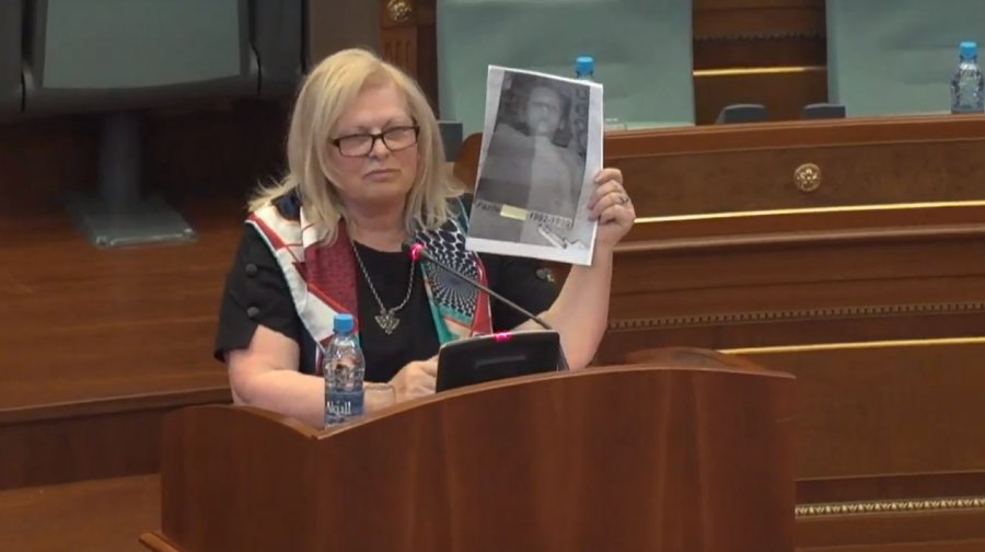 Fotografia e publikuar nga Flora Brovina nxitë reagime në Kosovë e Serbi