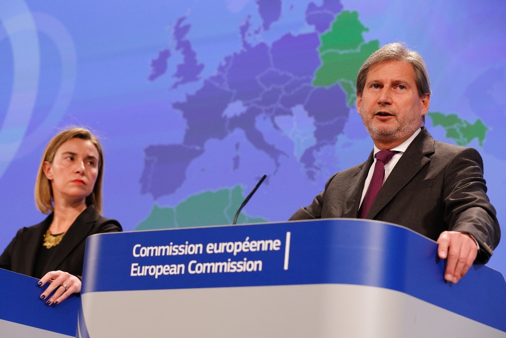 Një vjetori i marrëveshjes së Prespës, Mogherini dhe Hahn kërkojnë datë për hapjen e bisedimeve
