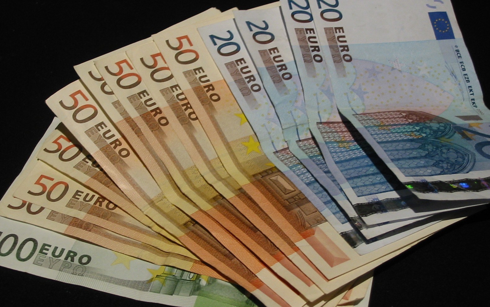 Diaspora vazhdon ta mbajë gjallë ekonominë e Kosovës