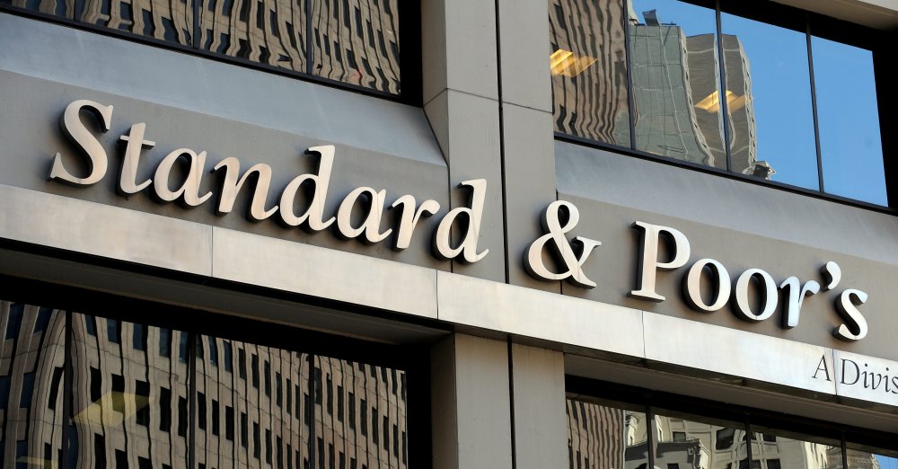 Η S&P αναβάθμισε και τις ελληνικές τράπεζες