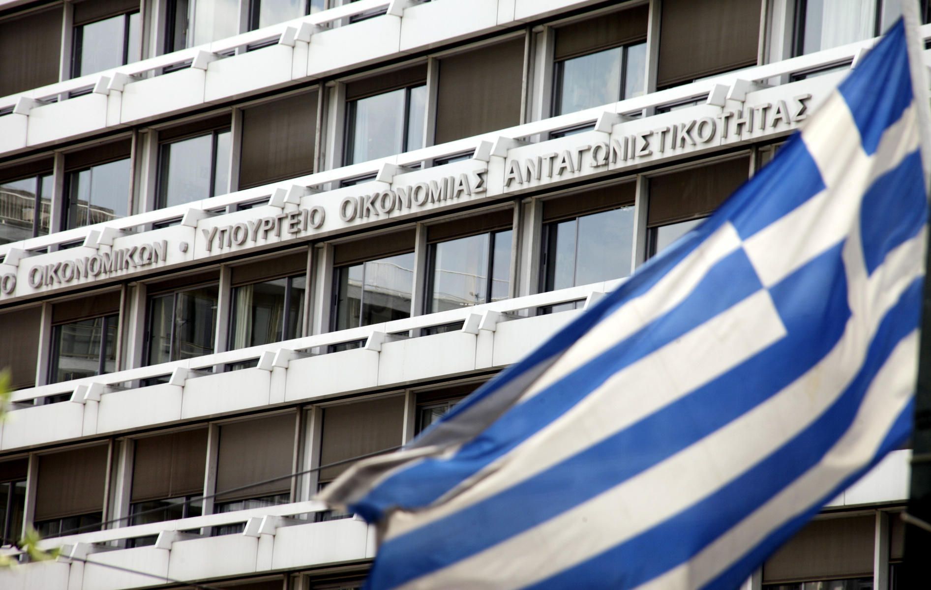 Δεν έρχεται νωρίτερα το αφορολόγητο