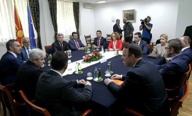 ΠΓΔΜ: Σε εξέλιξη η συνάντηση των πολιτικών αρχηγών στα Σκόπια, για το θέμα του ονόματος