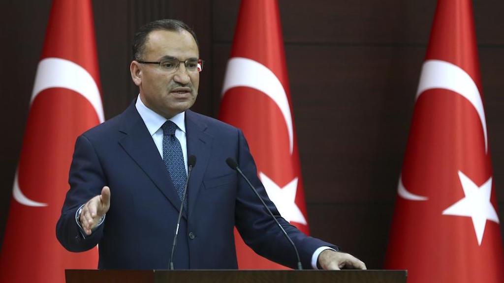 Bozdag: Η Ελλάδα προστατεύει τους τρομοκράτες μέλη της FETO