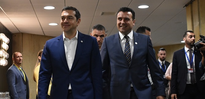 Ωριαία τηλεφωνική επικοινωνία Zaev Τσίπρα