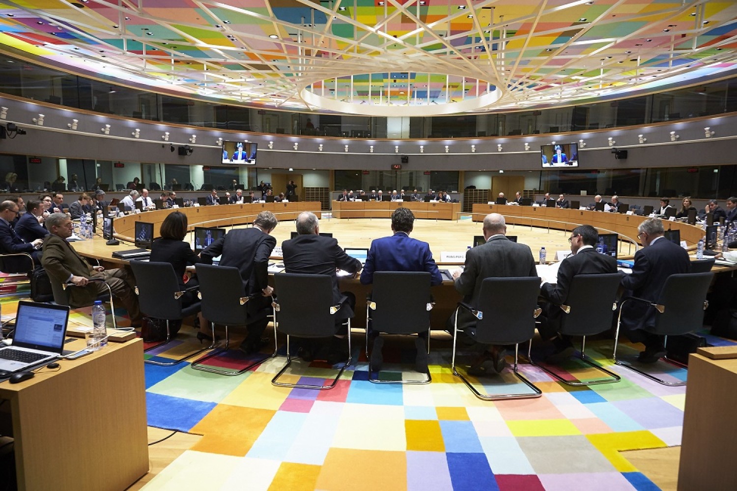 «Γράφουν» και… «σβήνουν» 3 κείμενα εν όψει Eurogroup