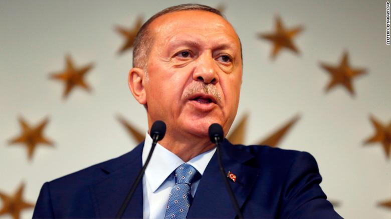 Erdogan: «Οι Ευρωπαίοι ζουν ήρεμα επειδή φιλοξενούμε 4 εκ. πρόσφυγες»