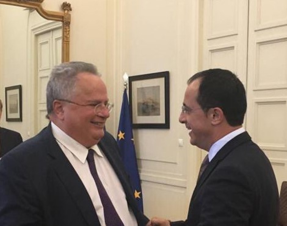 Το Κυπριακό συζήτησαν Κοτζιάς και Χριστοδουλίδης