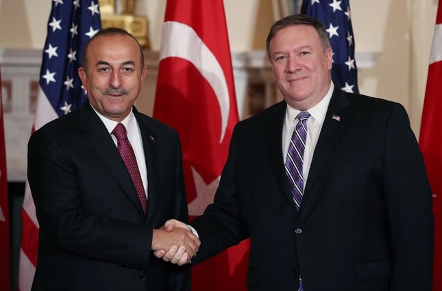 Τηλεφωνική επικοινωνία Pompeo-Cavusoglu