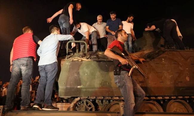 Τρις ισόβεια ζητάει ο Τούρκος εισαγγελέας για τους 8 Τούρκους αξιωματικούς που βρίσκονται στην Ελλάδα