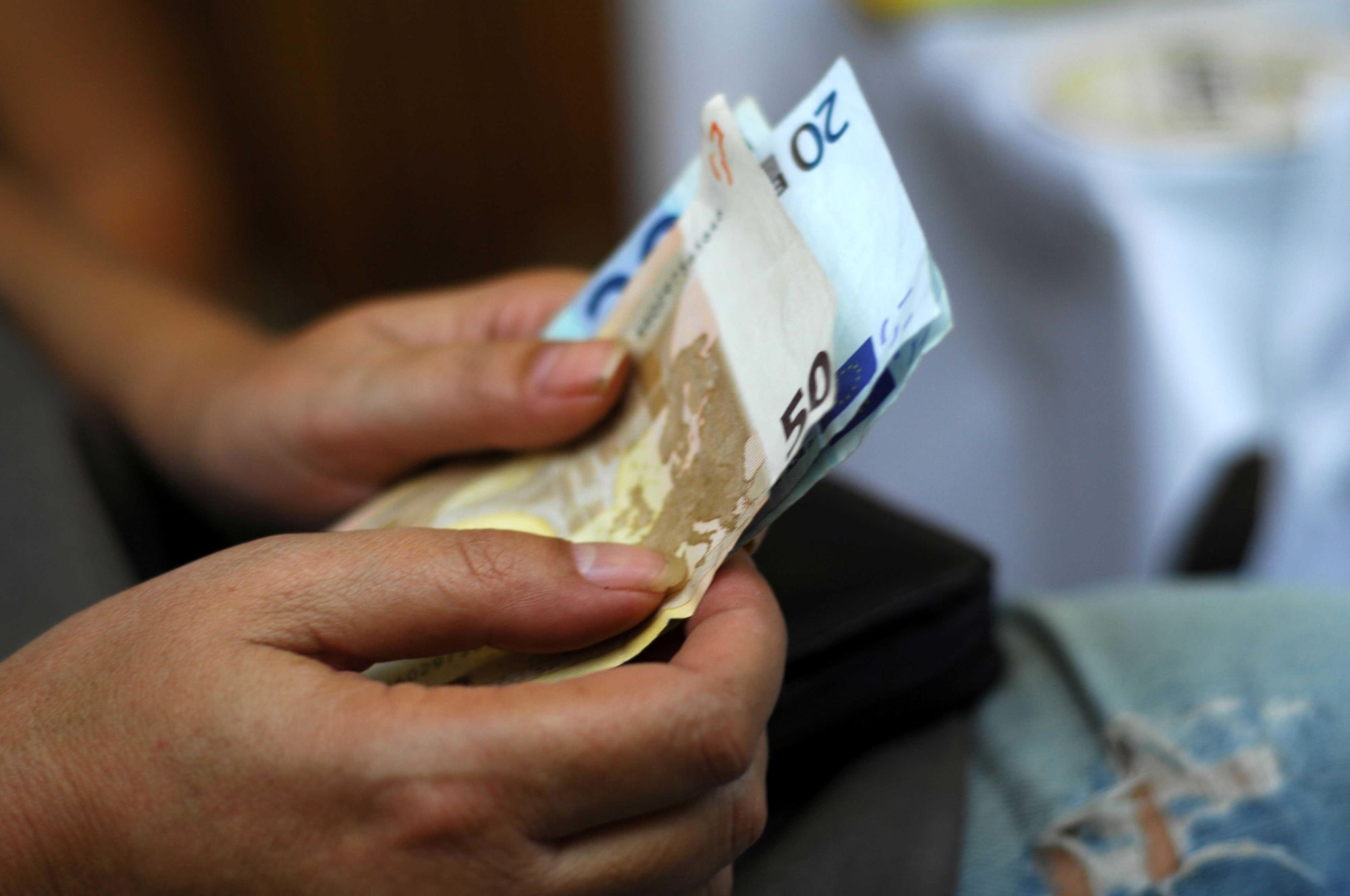 Η αύξηση του κατώτατου μισθού προ των πυλών