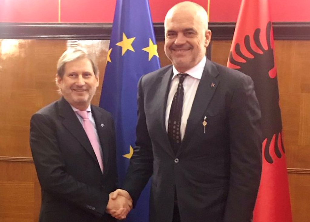 Συναντήθηκαν Hahn και Rama