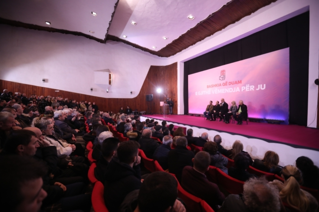 Ο Αλβανός πρωθυπουργός ανησυχεί για το γεγονός ότι “η χώρα δεν έχει αντιπολίτευση”