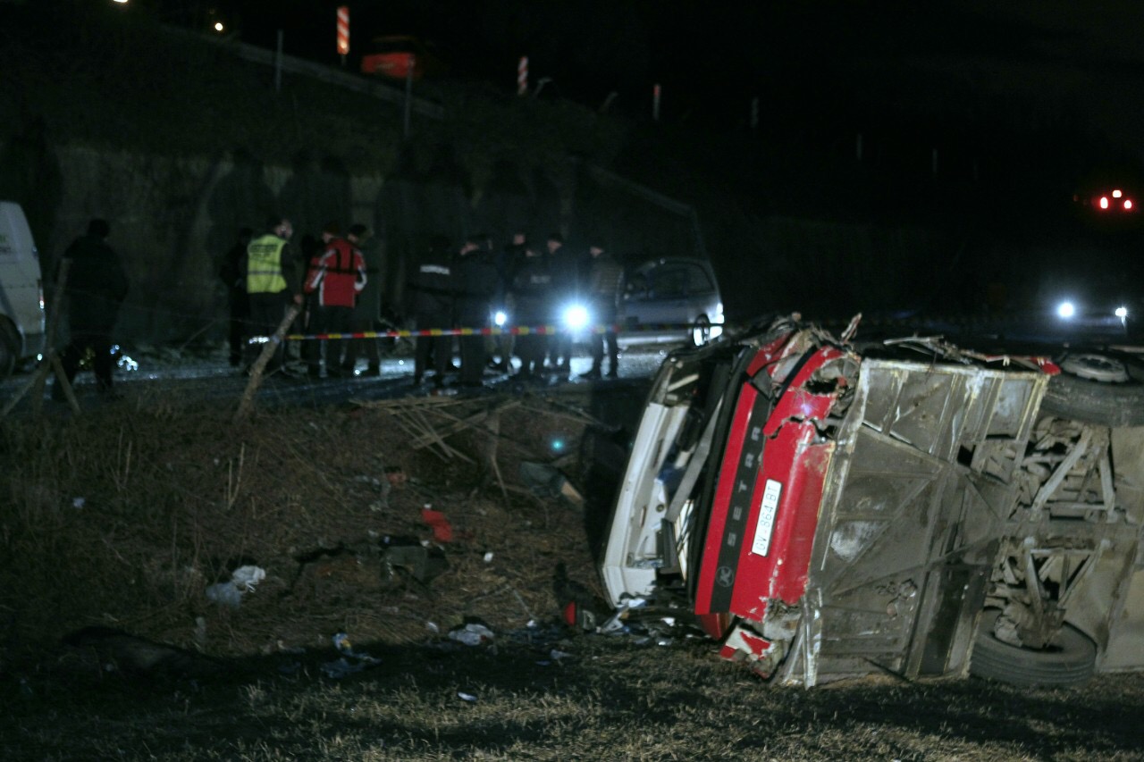 Βόρεια Μακεδονία: Στους 14 ο αριθμός των νεκρών από την ανατροπή λεωφορείου-Διήμερο εθνικό πένθος κήρυξε η κυβέρνηση της χώρας