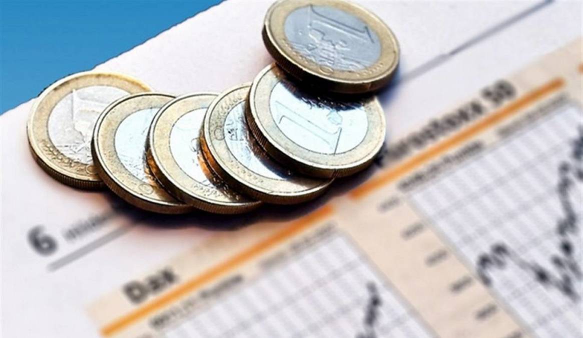 Γιατί “πέφτουν” τα επιτόκια των ελληνικών ομολόγων παρά τις καθυστερήσεις;