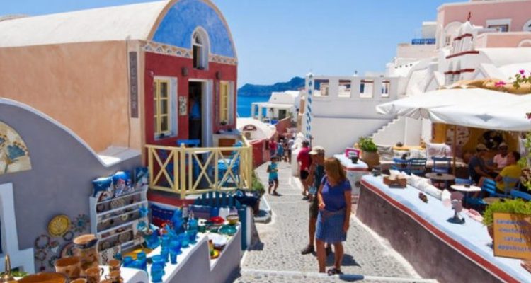 Με το… δεξί ο τουρισμός στην Ελλάδα και το 2019