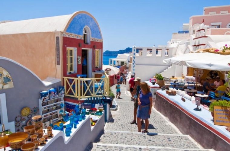 Με το… δεξί ο τουρισμός στην Ελλάδα και το 2019