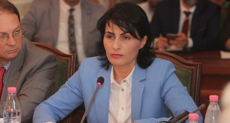Η Γενική Εισαγγελέας της Αλβανίας ζητάει σκληρότερα μέτρα κατά της διαφθοράς