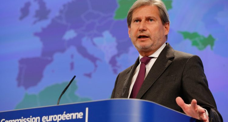 Η δήλωση του Hahn προκαλεί αντιδράσεις στα Σκόπια
